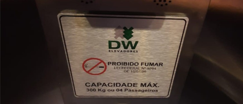 A importância de respeitar a capacidade do elevador