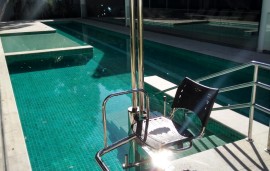 elevador de piscina, elevador para piscina, acessibilidade na piscina