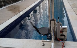 elevador de piscina, elevador para piscina, acessibilidade na piscina